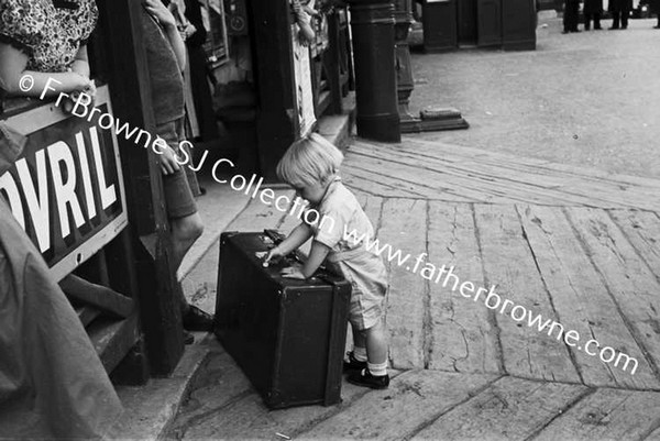 TRAVELLERS AT PORTARLINGTON STATION